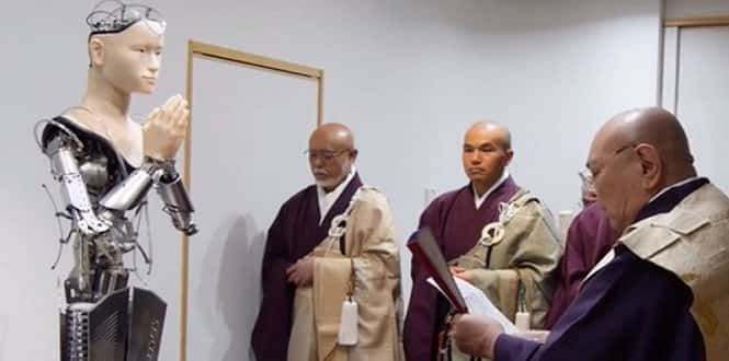 Kannon, le robot qui enseigne le bouddhisme